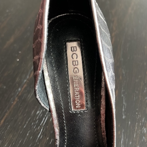 BCBG chrome snake skin print heels - Picture 2 of 5